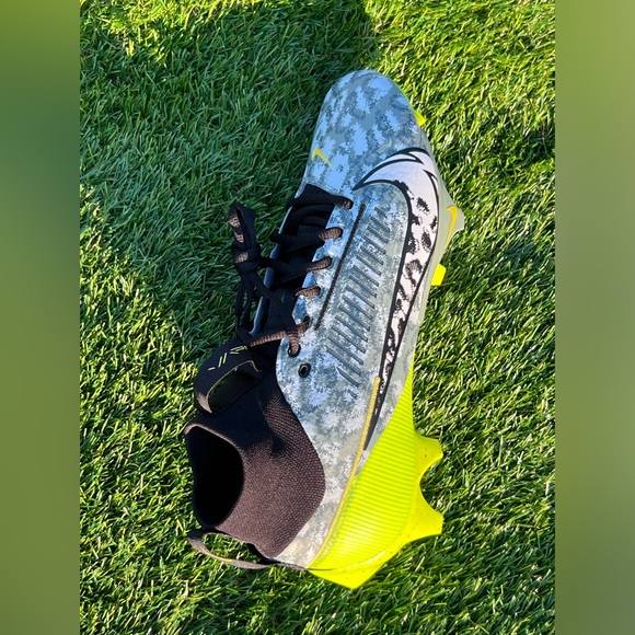 $125 Nike Vapor Edge Pro 360 2 Volt Football Cleats- FB8443-703 10-14 - Picture 1 of 9